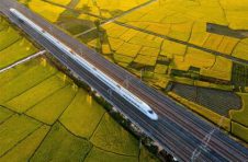 贵南高铁转入线上铺架施工阶段,预计将在2023年底建成通车