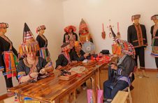 广西贺州市八步区黄洞瑶族乡保护刺绣技艺生产瑶族服饰增收致富