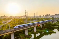 广西优化邕北线动车开行方案，运行时速提升至250公里