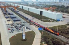 广西南宁国际铁路港首票跨境电商品通关