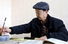 覃勇：从事教育事业四十余载 当老师培养人才是我的梦想