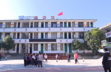 广西柳州：红瑶女童学成归来当老师 让更多女孩子能入学读书