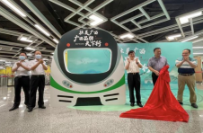 “壮美广西—广西品牌天下行”地铁专列发车