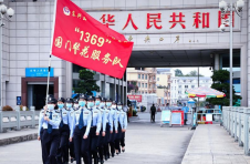 不爱红装爱“藏蓝”，她们才是真的飒！
