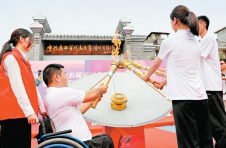 广西第十五届运动会圣火成功采集 火炬开始线上线下传递
