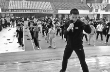 广西开展迎学青会体育项目进校园公益活动400名学生感受拳击魅力