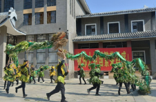 广西南宁：壮族芭蕉香火龙舞成为学校大课间“主角”