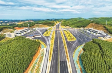 广西：平果至南宁高速公路建成通车
